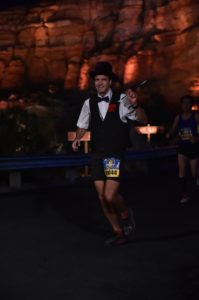 rundisney_dlrmaraaction1_20161112_7859509210